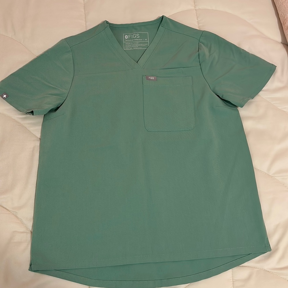 Figs scrub top